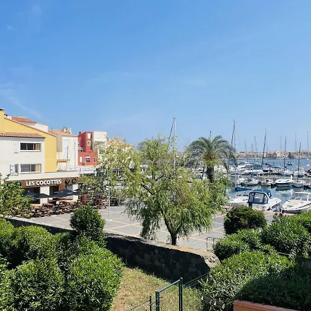 Charmant 2 Pieces En Centre Port Avec Vue Sur Le Port Et Proche Plage, Marches Et Loisirs - Fr-1-723-52 Agde